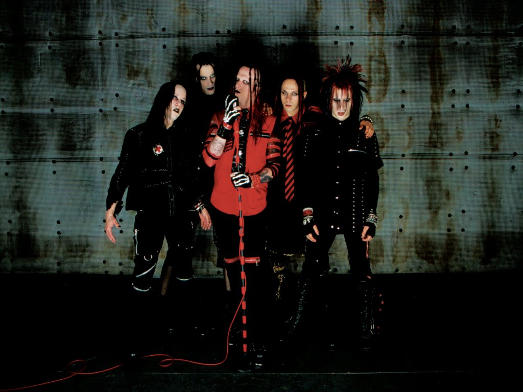 murderdolls_newshot_wall.jpg